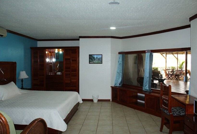 فندق Fish Hook Marina & Lodge