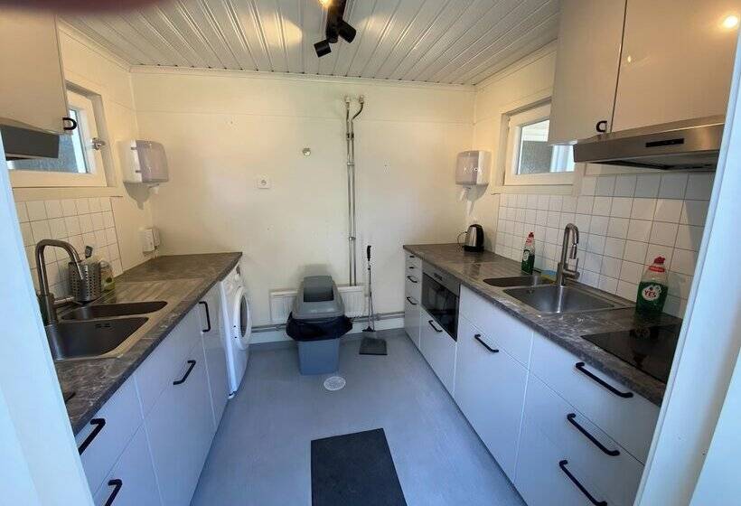 Отель Hyltena Stugby   Campground