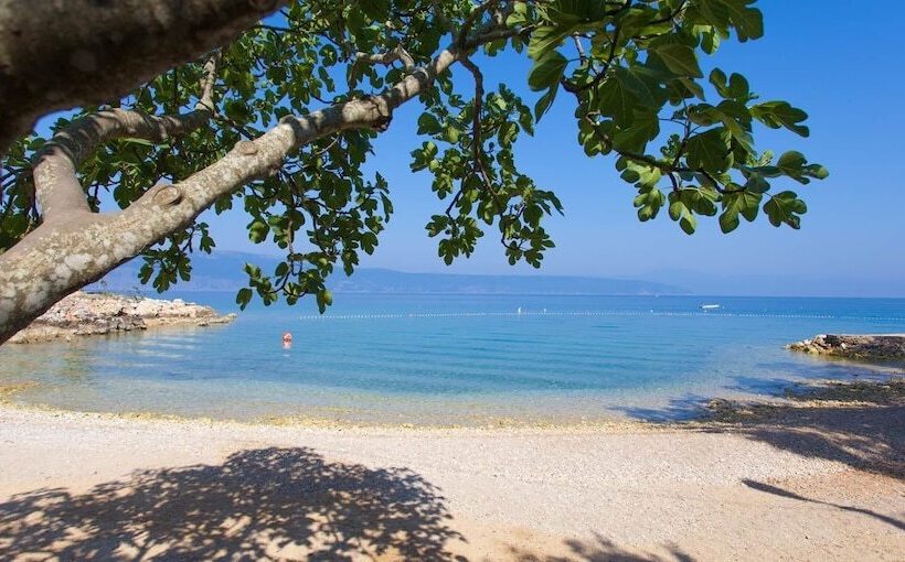 Отель Mare & Mons Deluxe Apartments