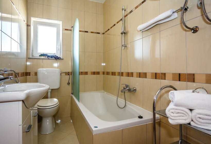 Отель Mare & Mons Deluxe Apartments