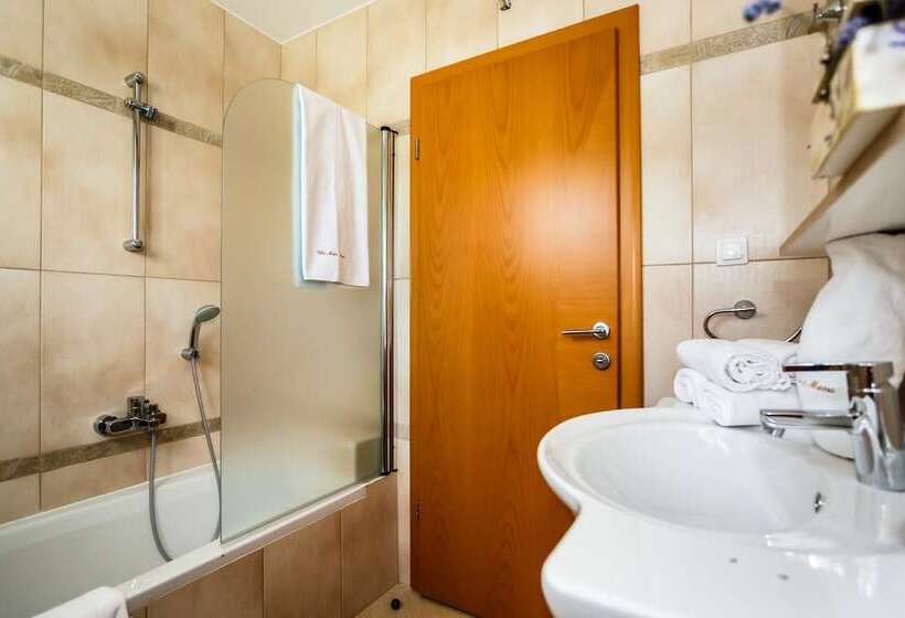 Отель Mare & Mons Deluxe Apartments