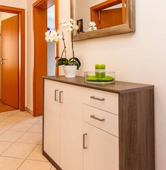 Отель Mare & Mons Deluxe Apartments