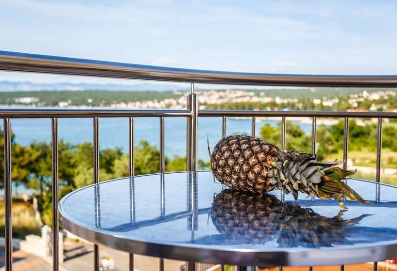 Отель Mare & Mons Deluxe Apartments