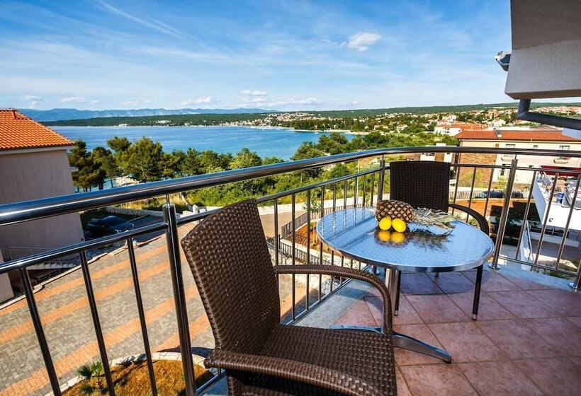 هتل Mare & Mons Deluxe Apartments