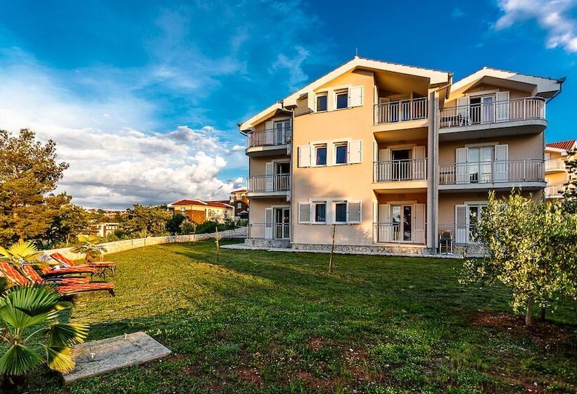 Отель Mare & Mons Deluxe Apartments