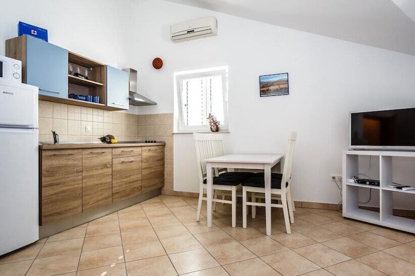 Отель Mare & Mons Deluxe Apartments