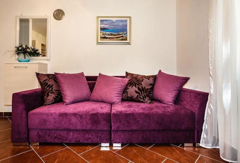 Отель Mare & Mons Deluxe Apartments