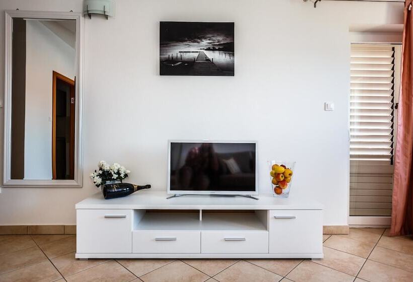 Отель Mare & Mons Deluxe Apartments