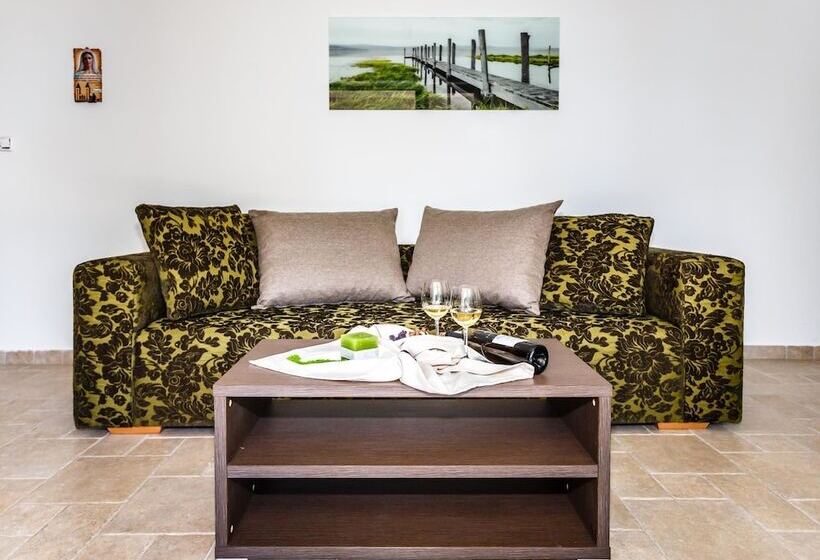 Отель Mare & Mons Deluxe Apartments