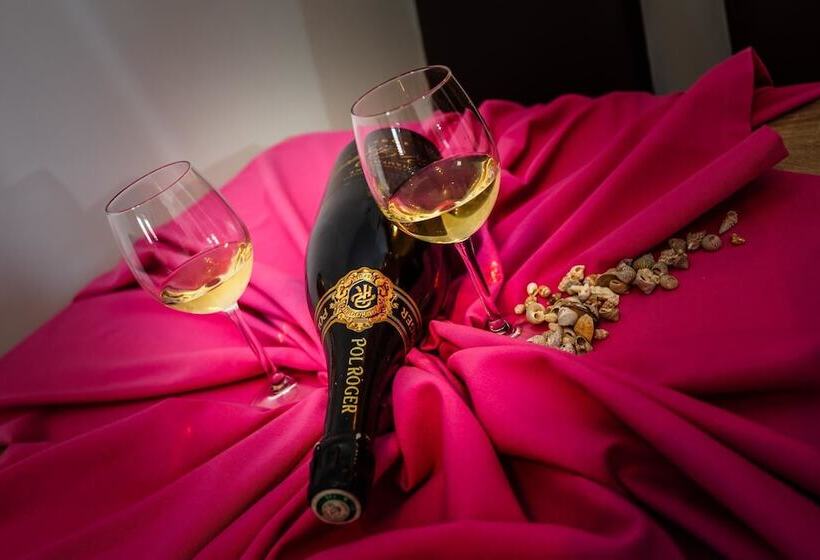 هتل Mare & Mons Deluxe Apartments