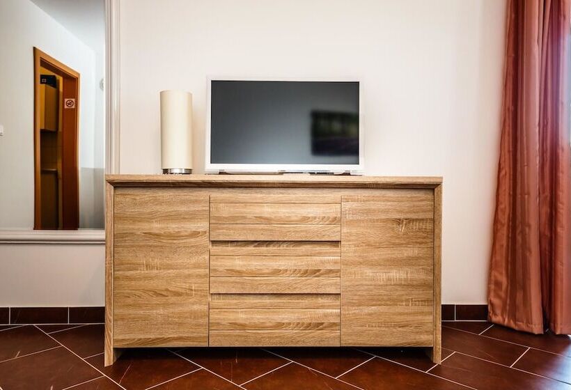 Отель Mare & Mons Deluxe Apartments