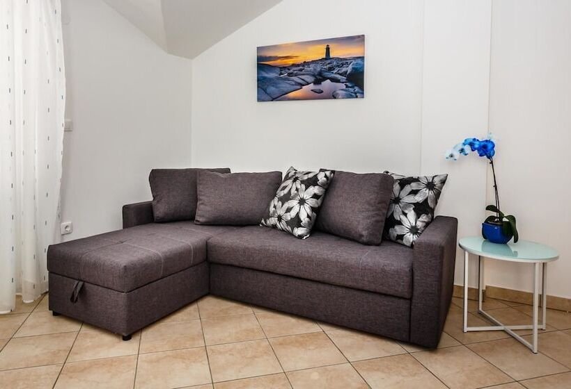 Отель Mare & Mons Deluxe Apartments