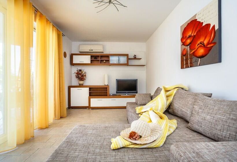 Отель Mare & Mons Deluxe Apartments