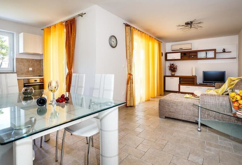 Отель Mare & Mons Deluxe Apartments