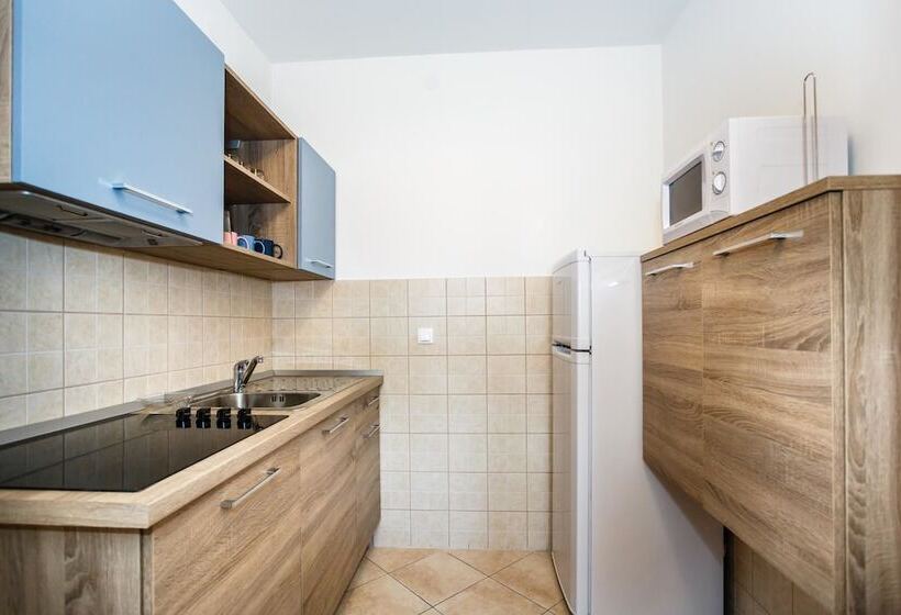 هتل Mare & Mons Deluxe Apartments