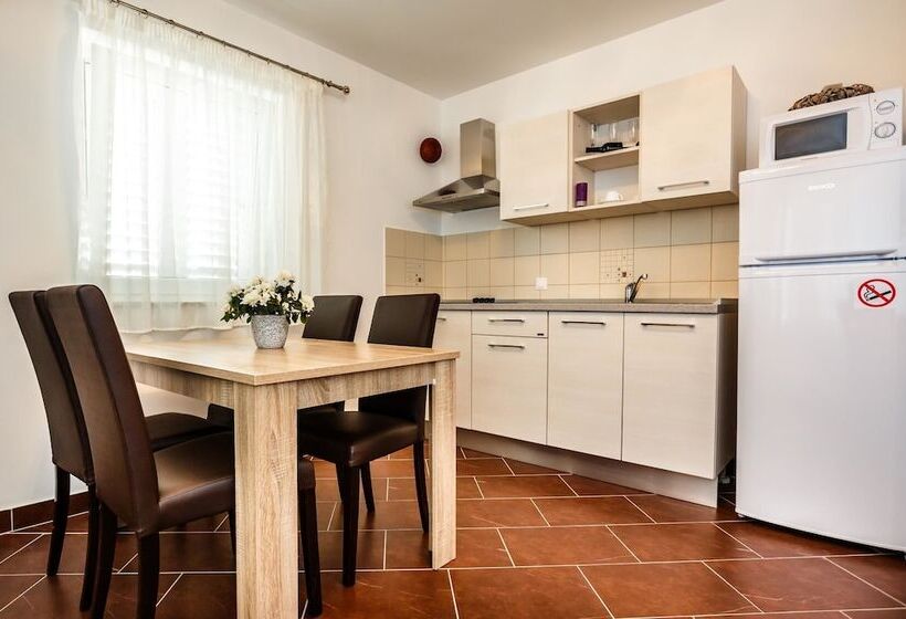 Отель Mare & Mons Deluxe Apartments