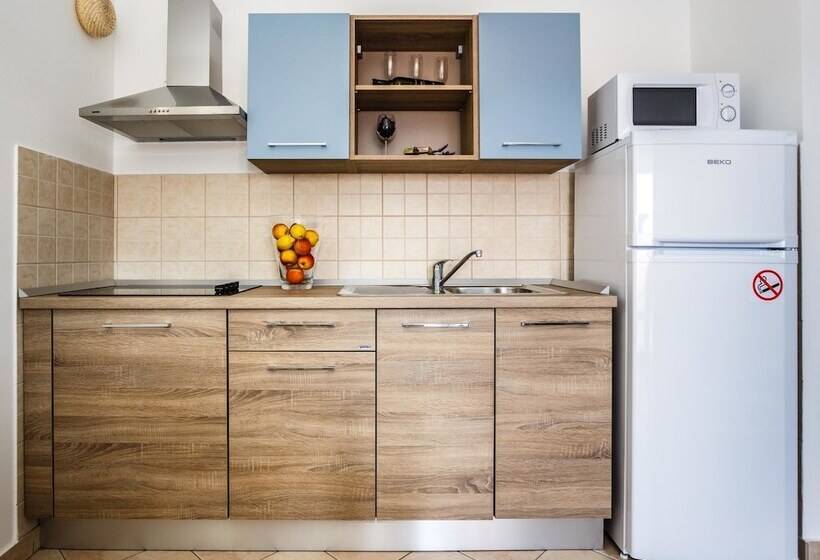 هتل Mare & Mons Deluxe Apartments