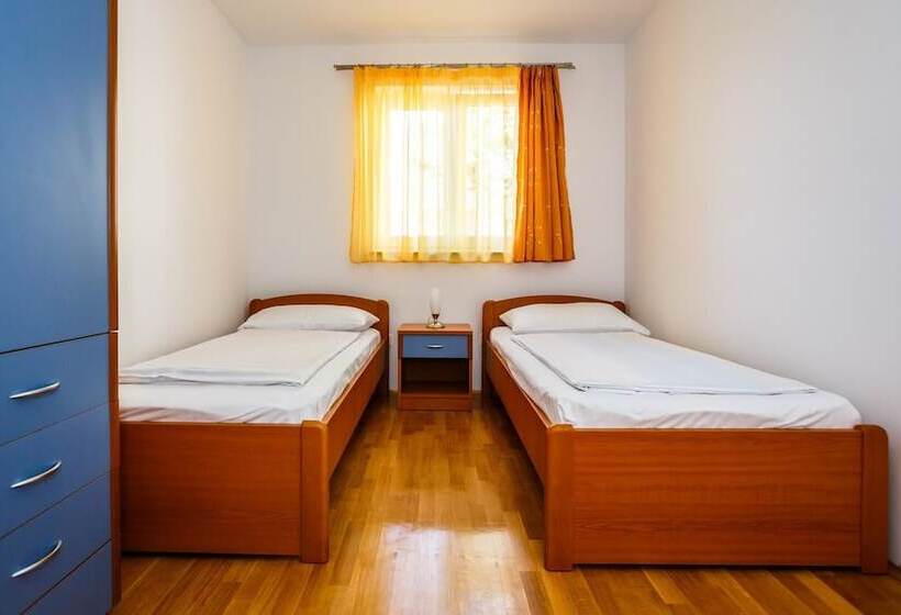 Отель Mare & Mons Deluxe Apartments