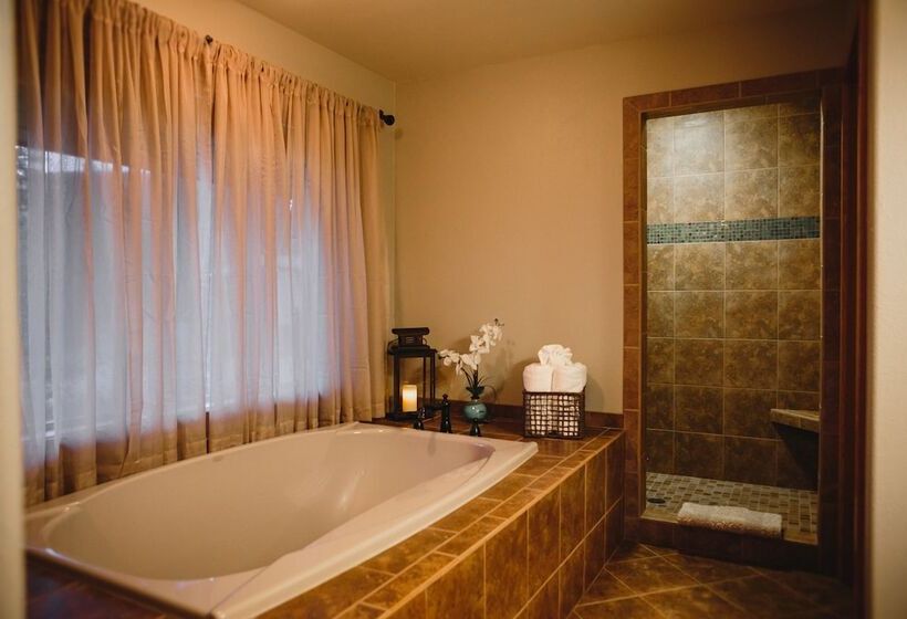 Отель Mt Gardner Inn