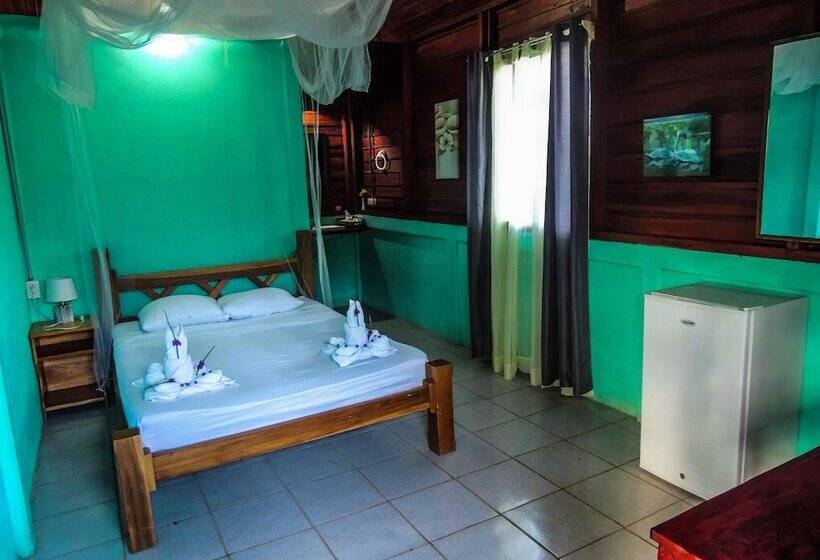 فندق Posada Río Celeste La Amistad