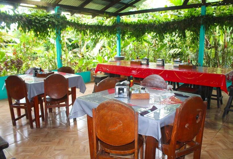 فندق Posada Río Celeste La Amistad