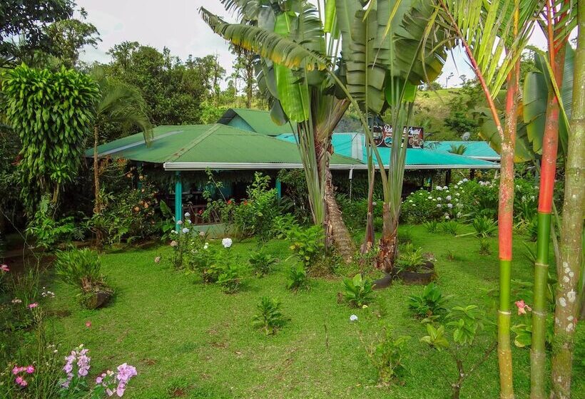 فندق Posada Río Celeste La Amistad