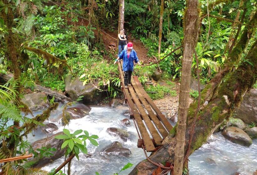 فندق Posada Río Celeste La Amistad