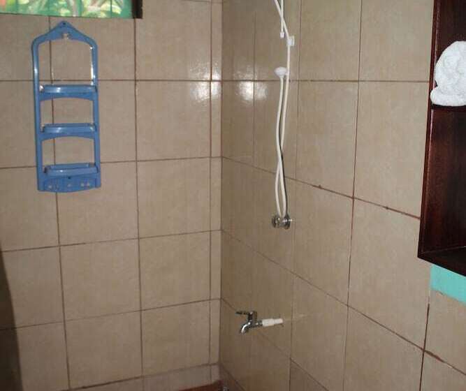 فندق Posada Río Celeste La Amistad