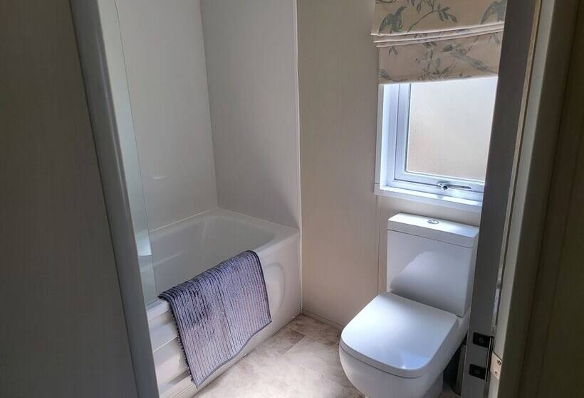 هتل 2br Sleeps6 Fireplace Parking Patio Seaside