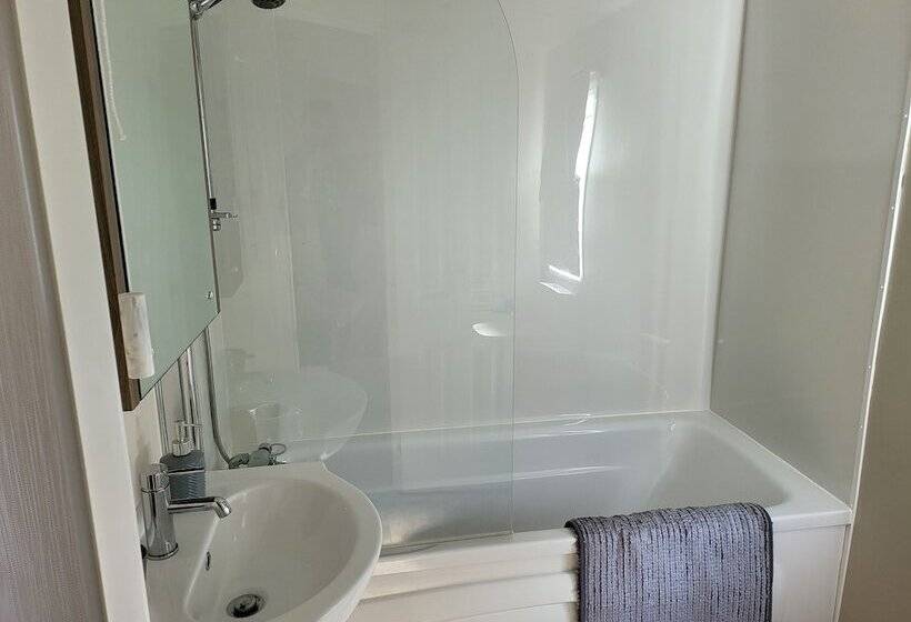 هتل 2br Sleeps6 Fireplace Parking Patio Seaside