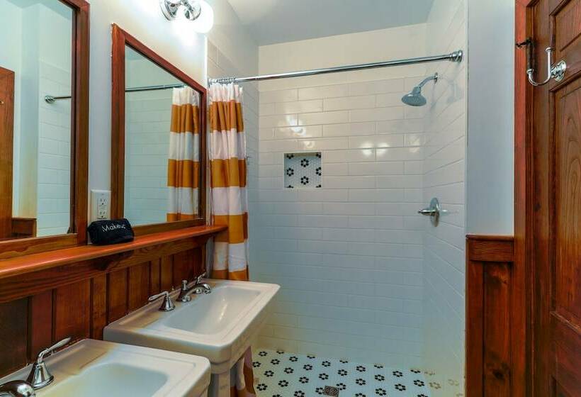 فندق The Lodge On Lake Lure