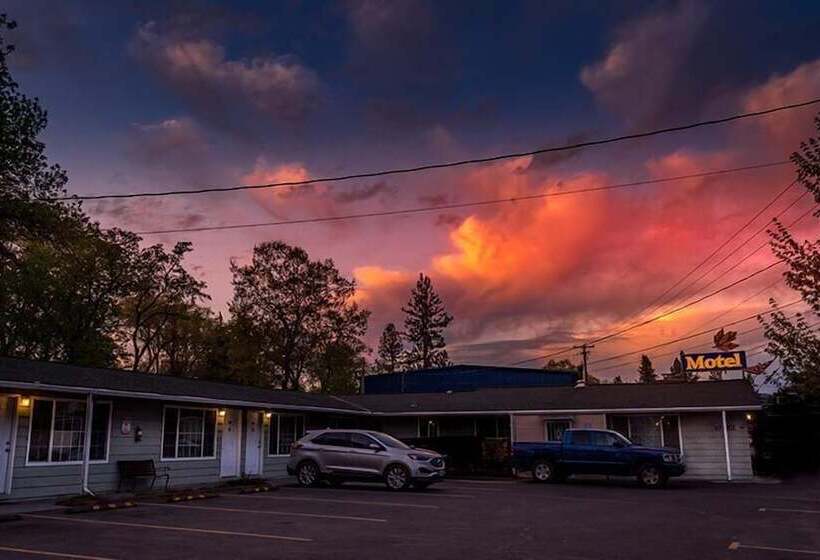 Maple Leaf Motel