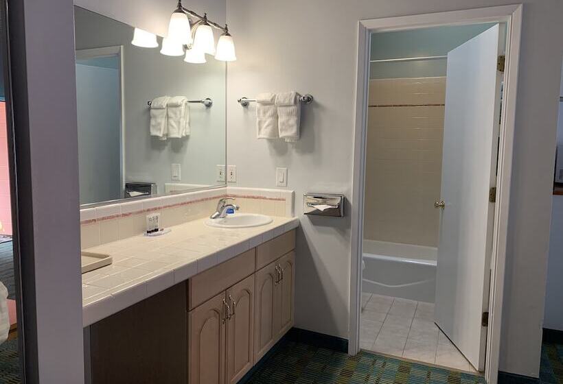 מוטל Butterfly Grove Inn