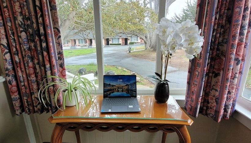 מוטל Butterfly Grove Inn