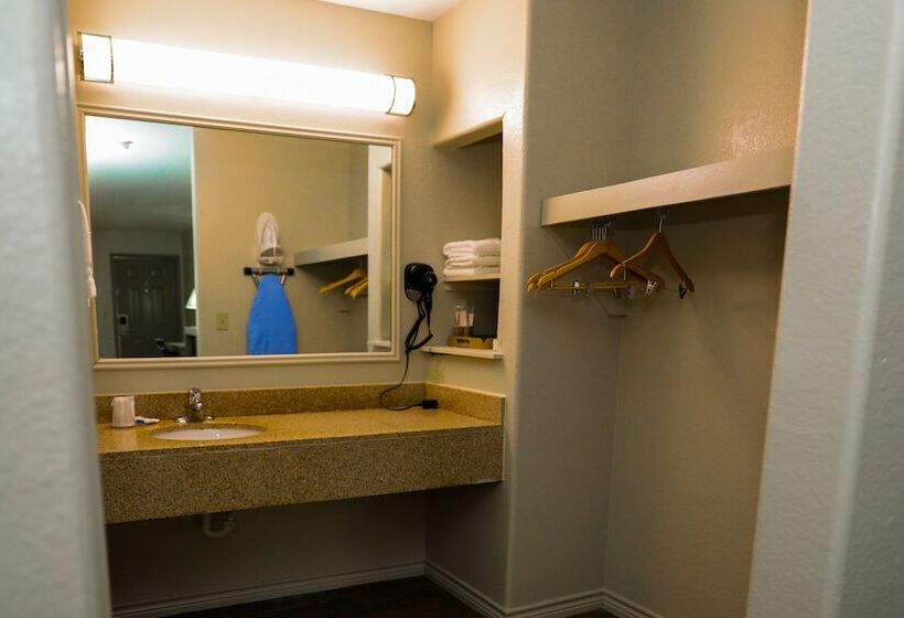 מוטל Wintergarden Inn