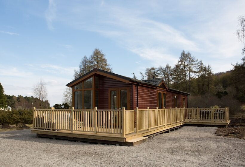 2 Bed Cottage With Hot Tub At Loch Achilty, Nc500