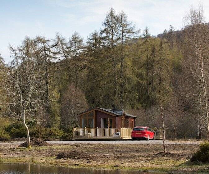 2 Bed Cottage With Hot Tub At Loch Achilty, Nc500