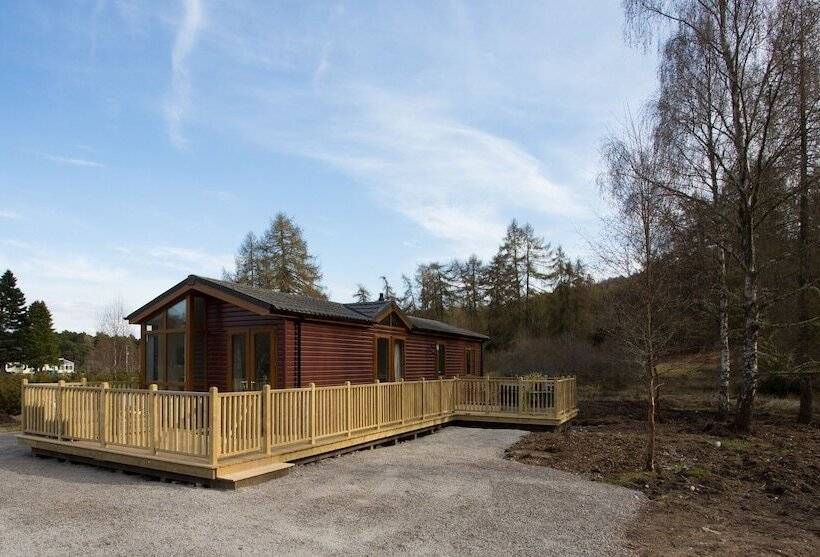 2 Bed Cottage With Hot Tub At Loch Achilty, Nc500