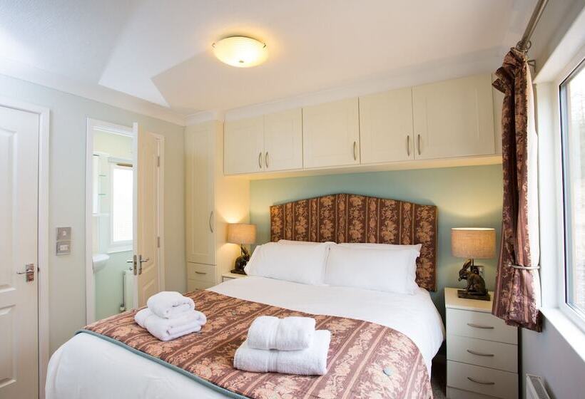 2 Bed Cottage With Hot Tub At Loch Achilty, Nc500