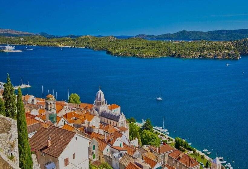 צימר Opulent Park View Room With Breakfast Included