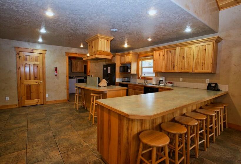Cascade Multifamily Cabin By Casago Mccall  Donerightmanagement