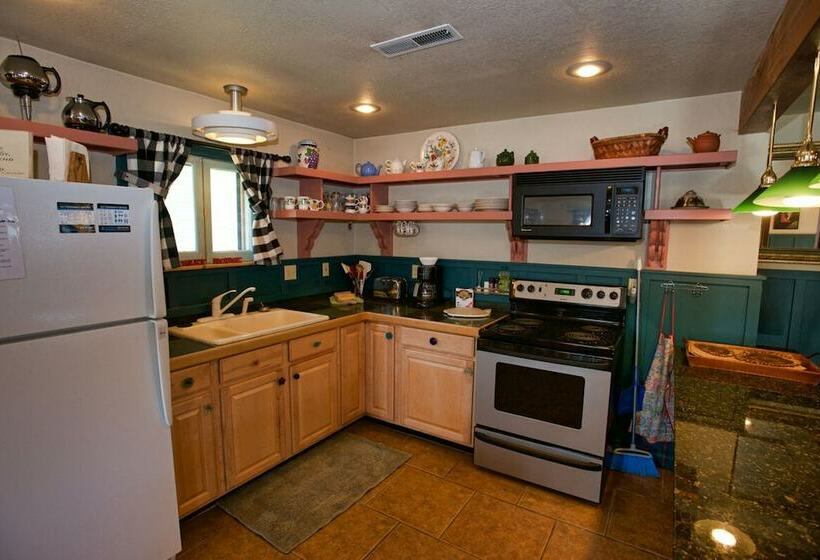 Cottage Inn By Casago Mccall  Donerightmanagement