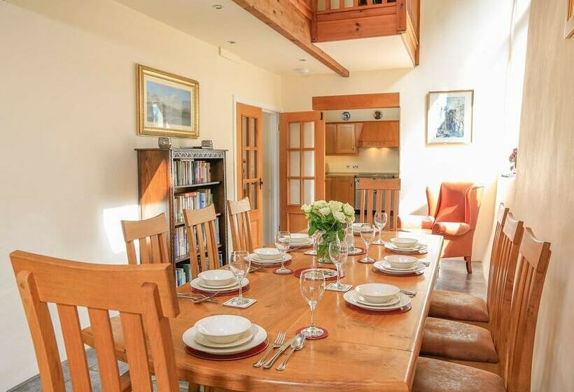 Easton Court Large Character Barn Near Salcombe