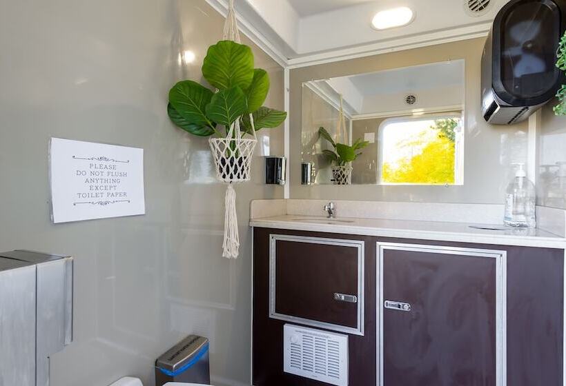 בית מלון כפרי Tammah   Yellowstone   Glamping