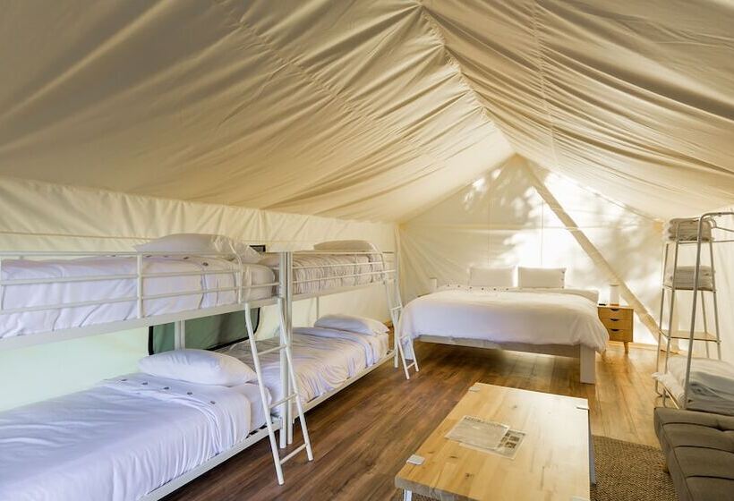 בית מלון כפרי Tammah   Yellowstone   Glamping