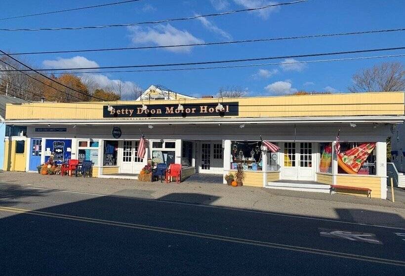汽车旅馆  Betty Doon Motor