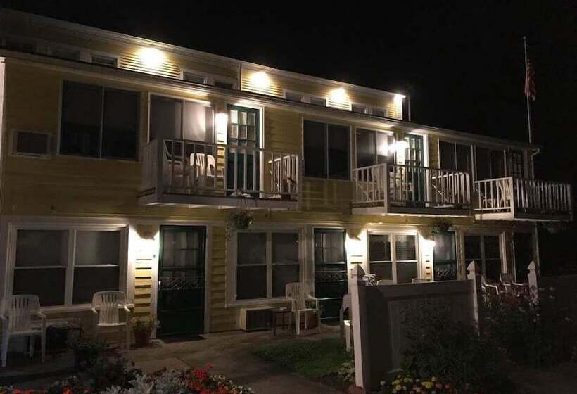 汽车旅馆  Betty Doon Motor