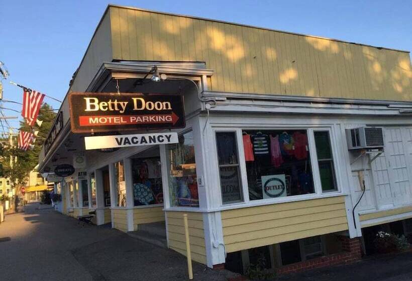 汽车旅馆  Betty Doon Motor