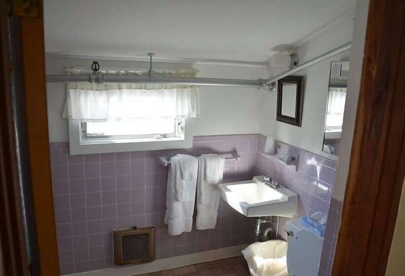 汽车旅馆  Betty Doon Motor