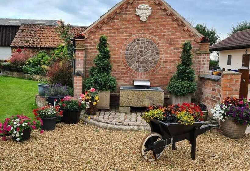 Paddock Cottage   Thorpe Arnold, Melton Mowbray
